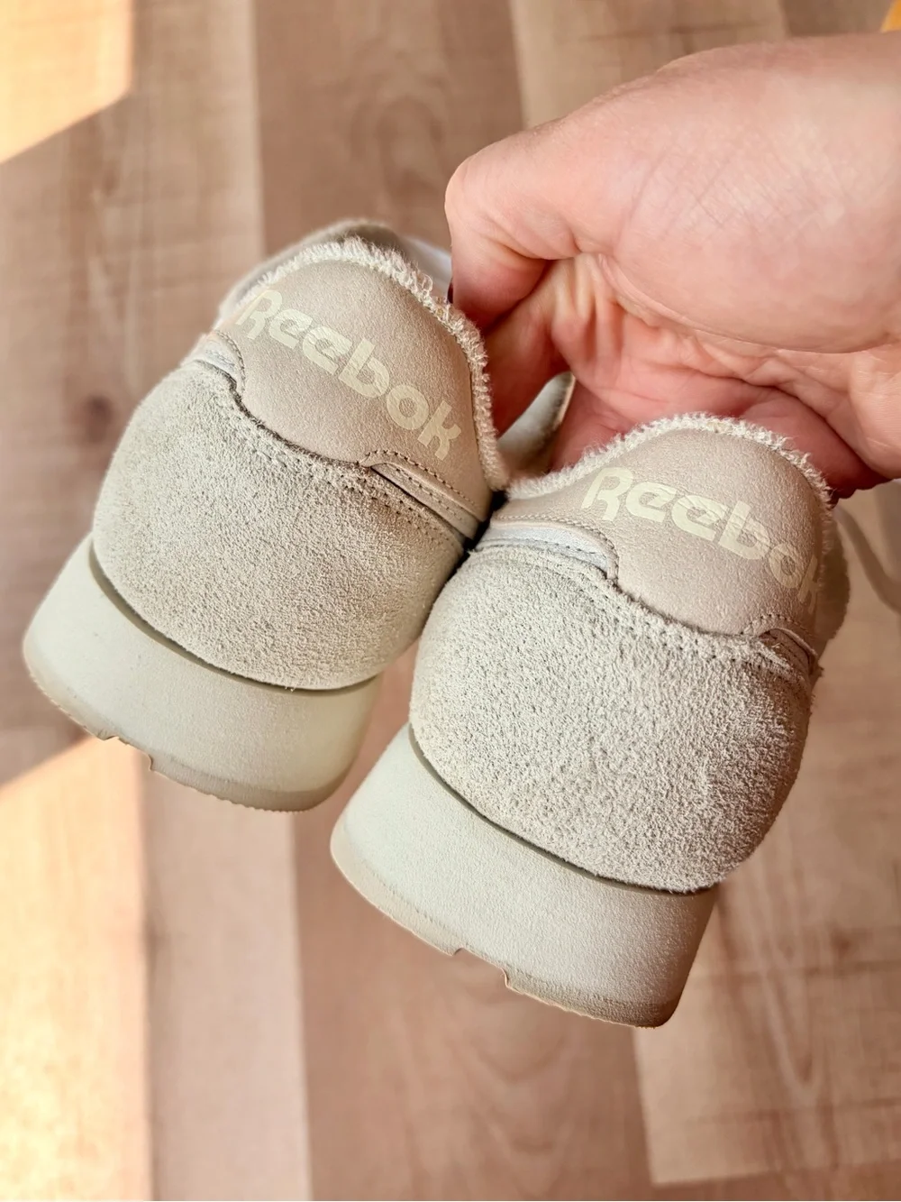 Reebok Women’s Classic Leather & Suede White Stucco Sneakers Size 8.5
